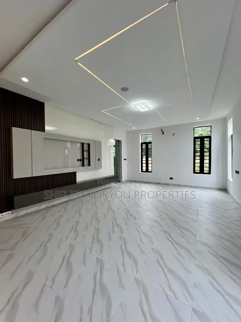 5bdrm Duplex in Chevron for sale in Chevron