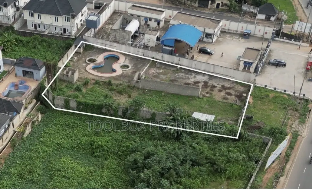 1500sqm Fenced Land With Swimming Pool for Sale in Samonda,Ibadan in Samonda