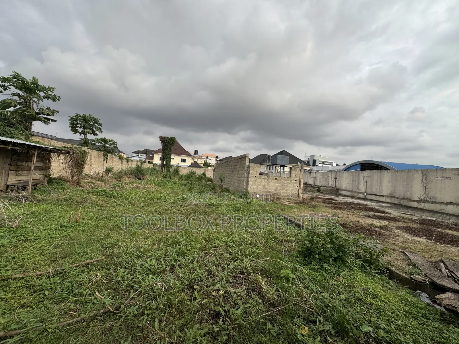 1500sqm Fenced Land With Swimming Pool for Sale in Samonda,Ibadan in Samonda
