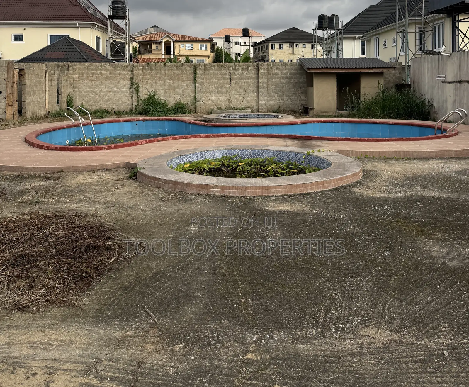 1500sqm Fenced Land With Swimming Pool for Sale in Samonda,Ibadan in Samonda