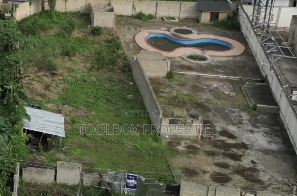 1500sqm Fenced Land With Swimming Pool for Sale in Samonda,Ibadan in Samonda