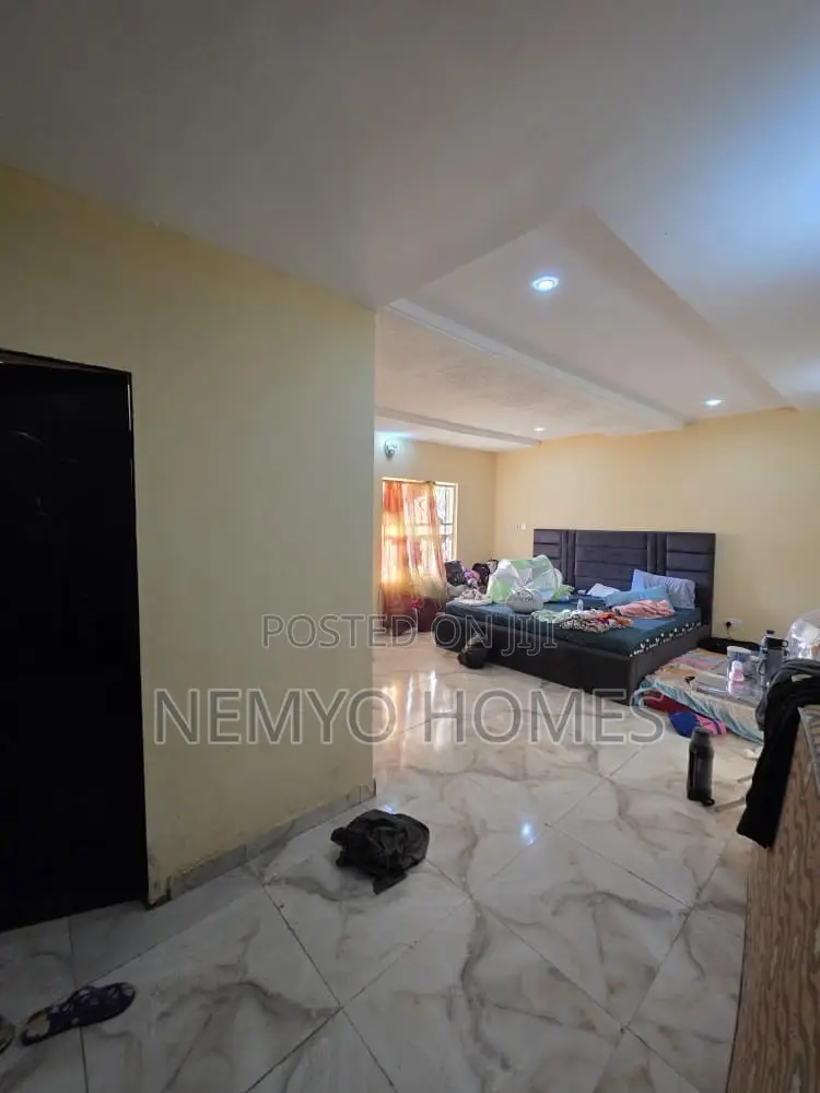 4bdrm Duplex in Apo Primary, Guze for sale in Guze