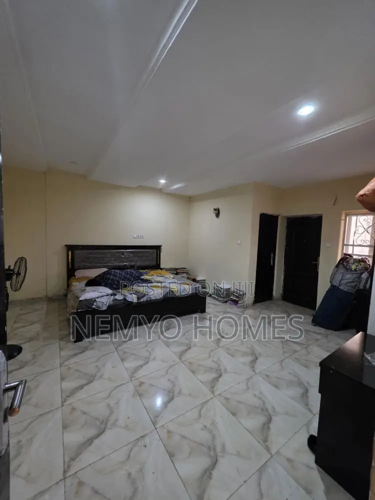 4bdrm Duplex in Apo Primary, Guze for sale in Guze