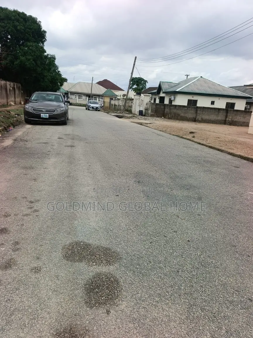 3bdrm Block of Flats in Wuse Zone 2 After for sale in Zone 2 / Wuse