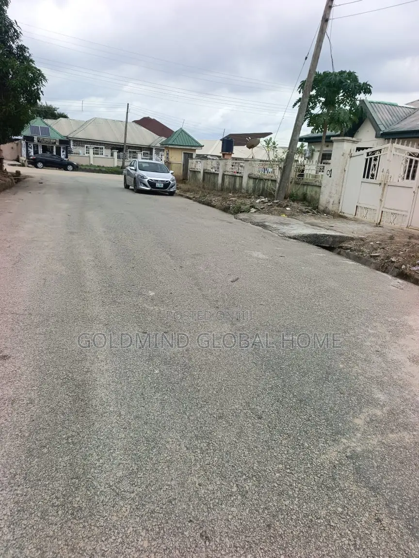 3bdrm Block of Flats in Wuse Zone 2 After for sale in Zone 2 / Wuse