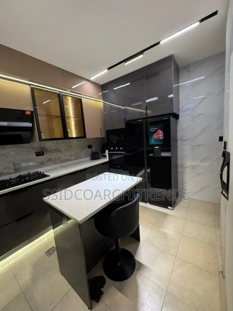 Furnished 3bdrm Block of Flats in Akin Adesola for rent in Akin Adesola