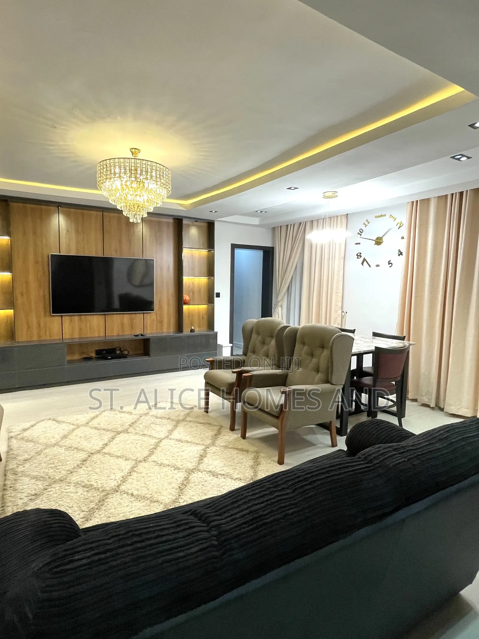 HeavenHorizon 3 Bedroom Apartment With Washing Machine Private Balcony in Adeola Odeku