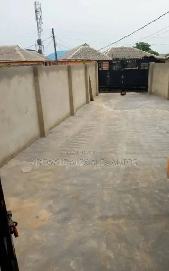3bdrm Bungalow in Igbogbo for rent in Igbogbo