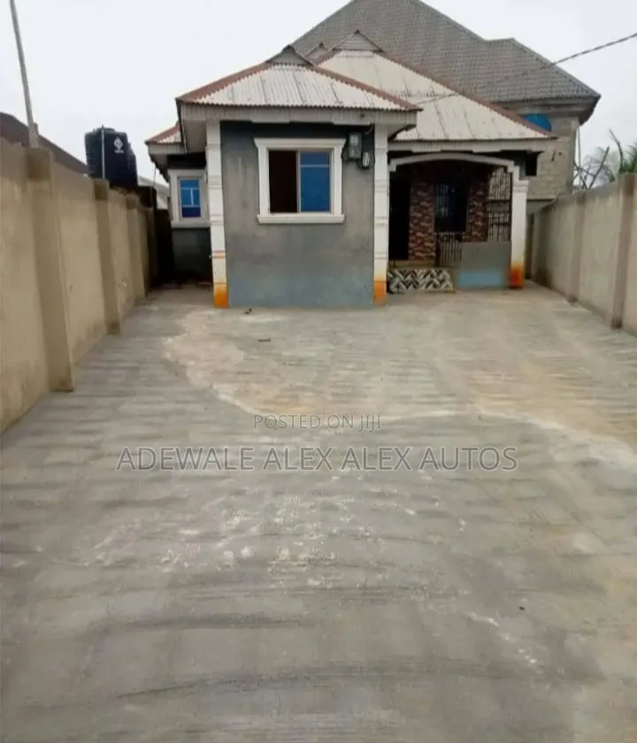 3bdrm Bungalow in Igbogbo for rent in Igbogbo