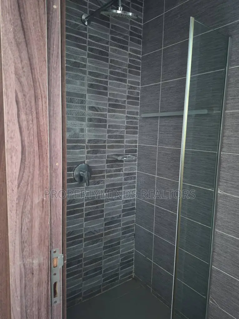 2bdrm Block of Flats in Perinwinkle Estate, Lekki Phase 1 for rent in Lekki Phase 1
