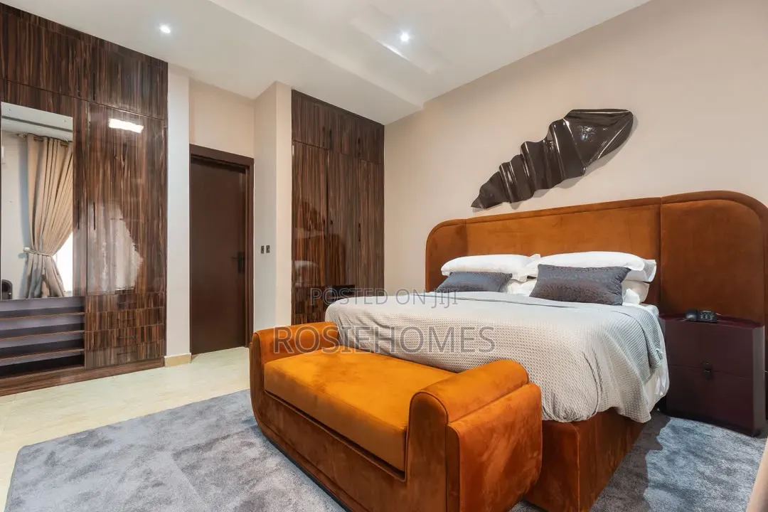 3bedroom Apartment in 1004