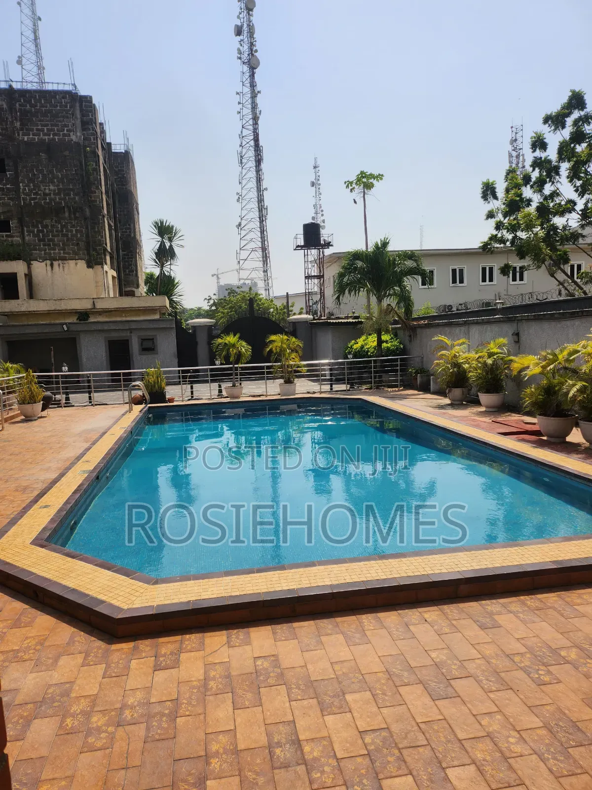 *3bedroom Luxurious Apartment With Wine Bar, Snooker Swimming Pool in Adeola Odeku