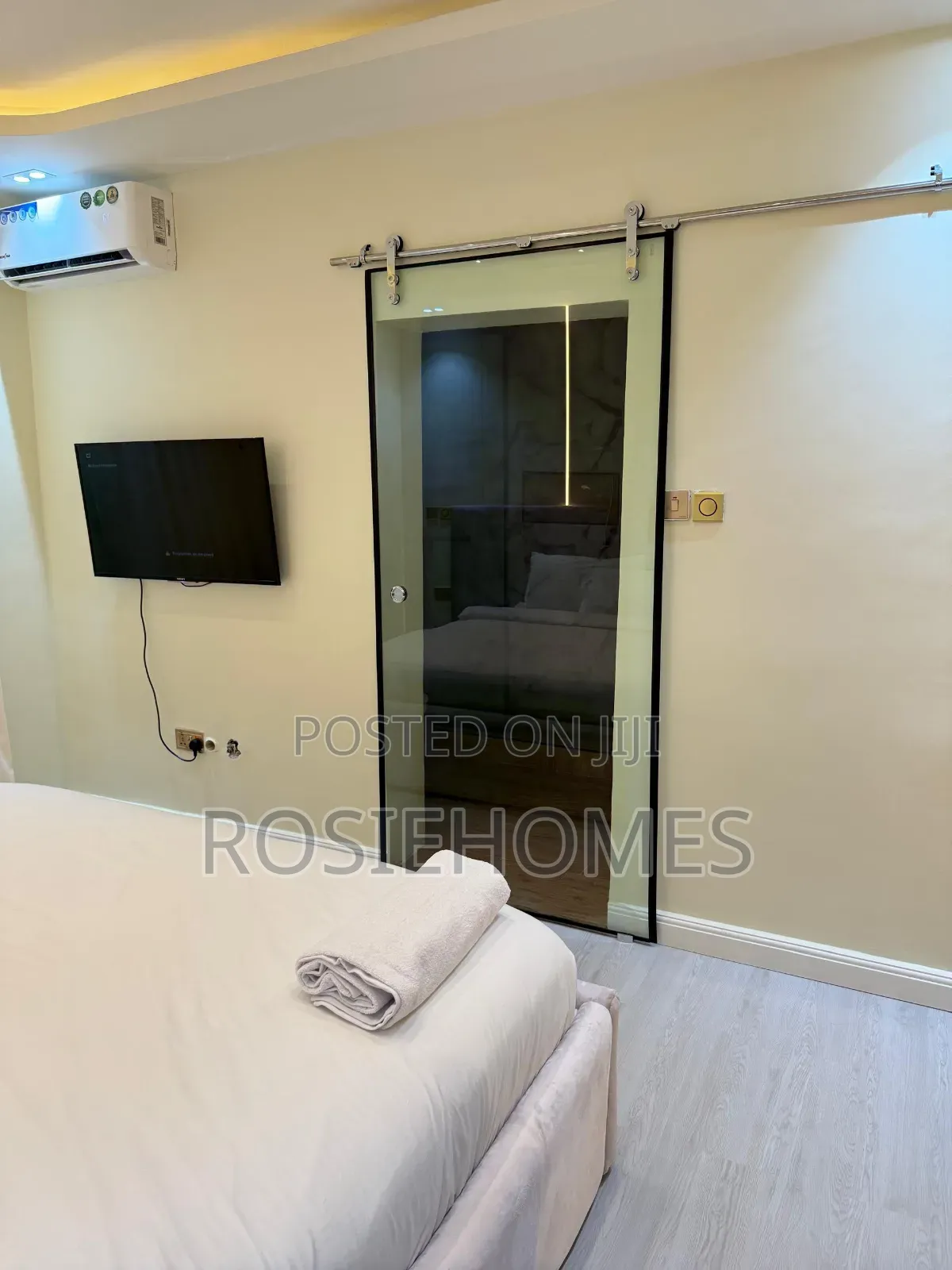 *3bedroom Luxurious Apartment With Wine Bar, Snooker Swimming Pool in Adeola Odeku