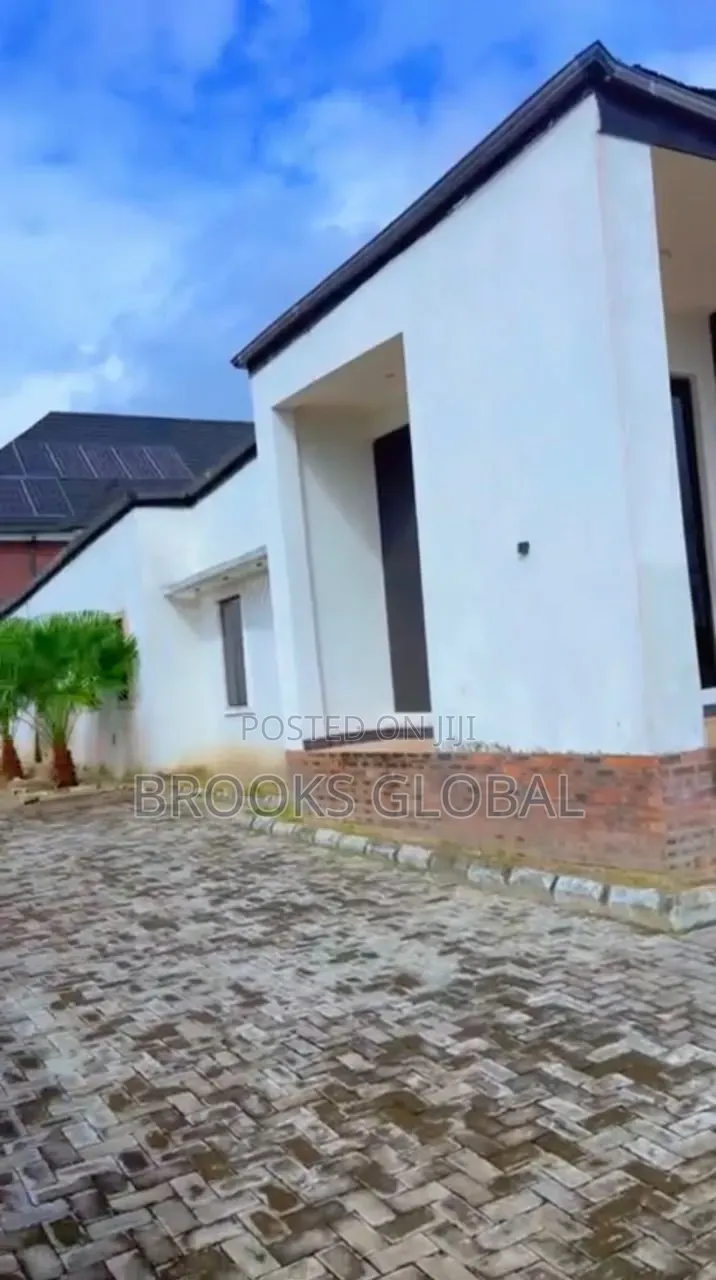 4bdrm Bungalow in Warri for sale in Warri