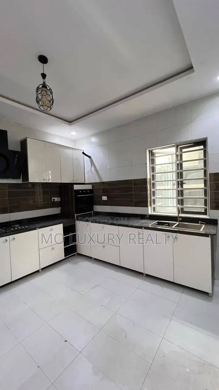 5bdrm Duplex in Ikate for rent in Ikate