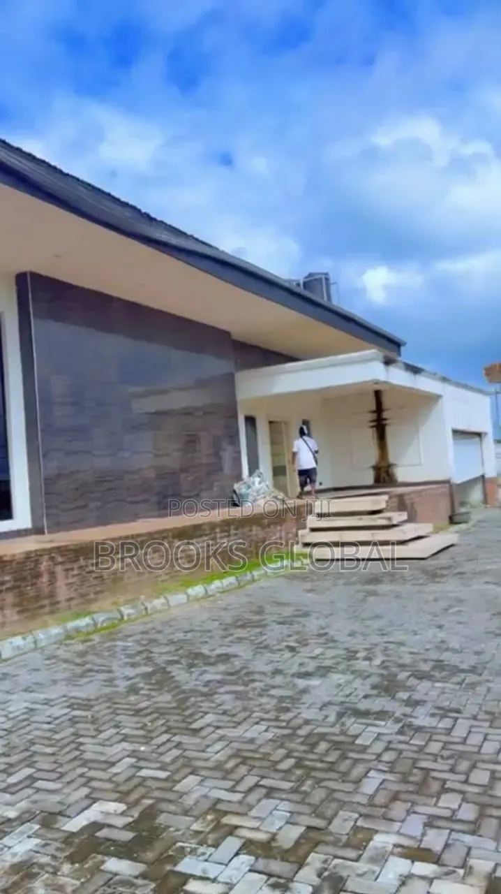4bdrm Bungalow in Warri for sale in Warri
