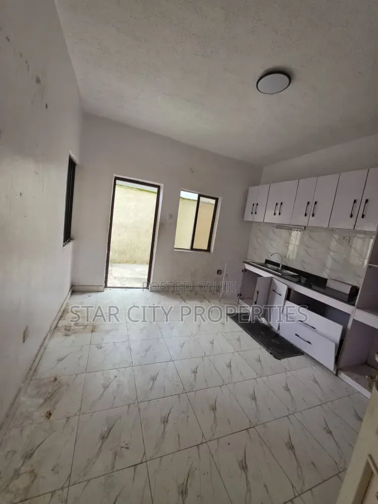 4bdrm Duplex in Omole Phase 2 for rent in Omole Phase 2