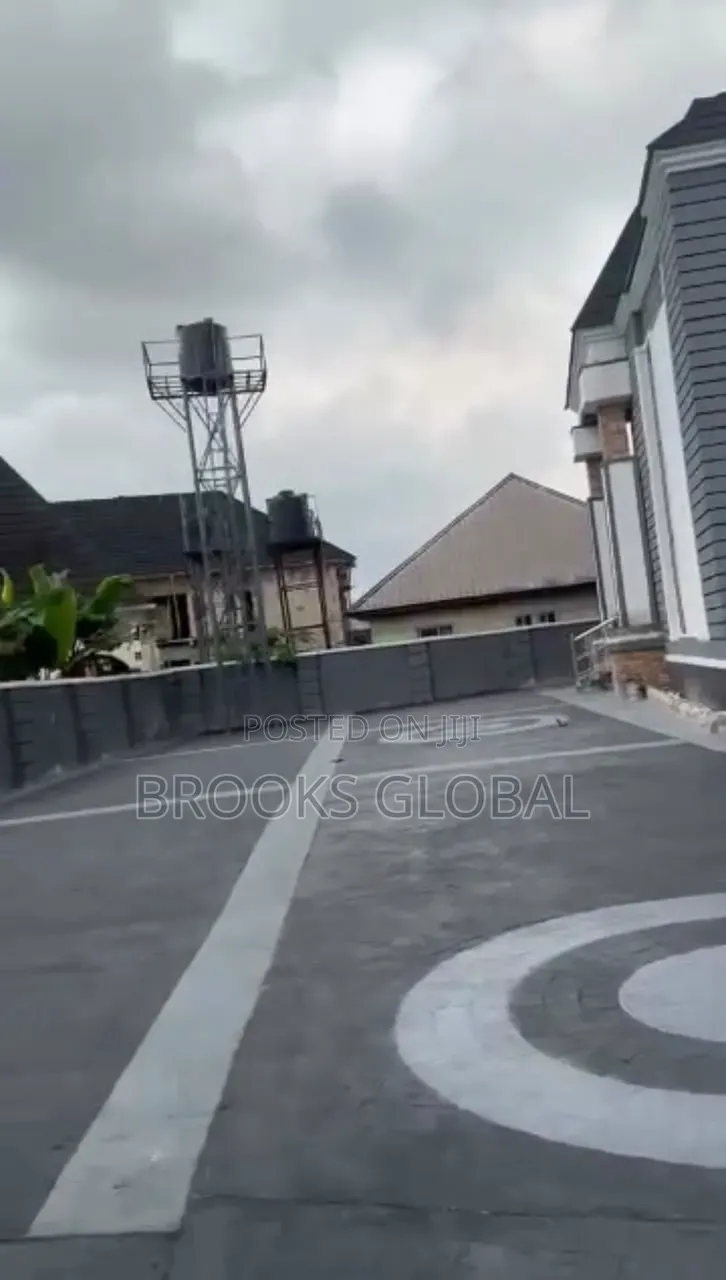 5bdrm Duplex in Warri for sale in Warri