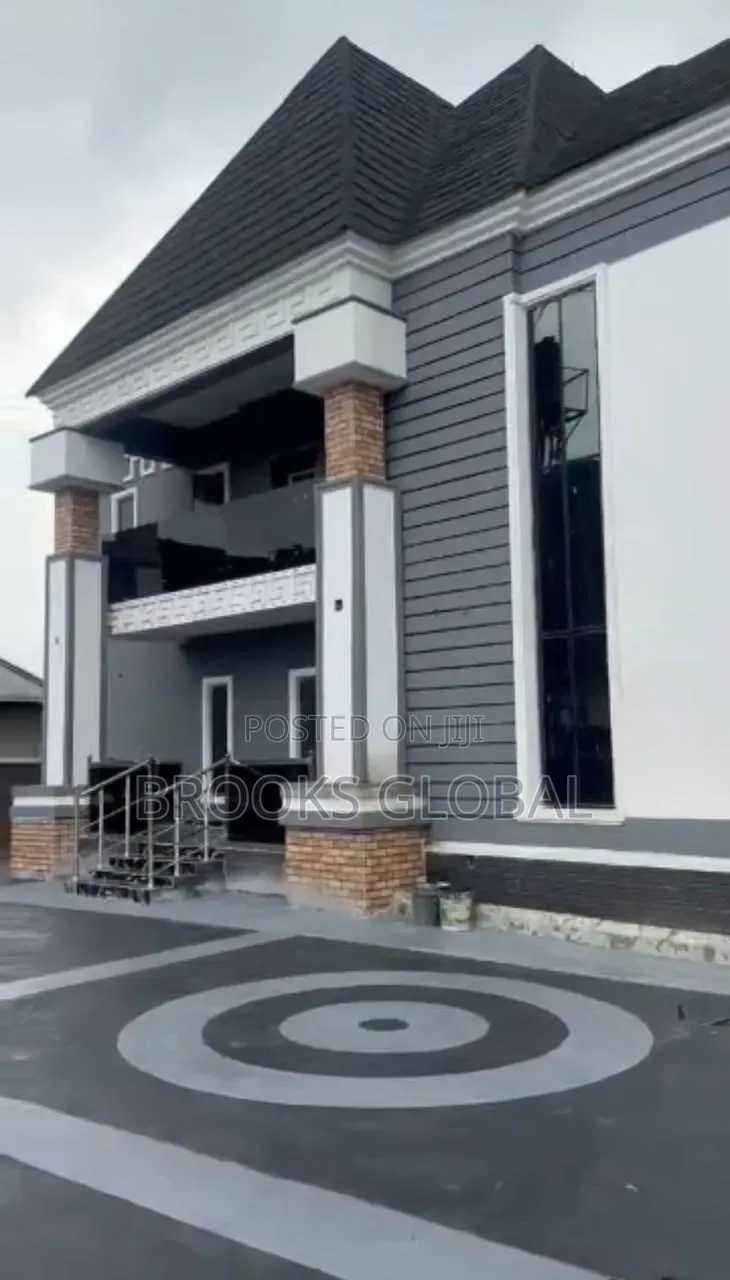 5bdrm Duplex in Warri for sale in Warri