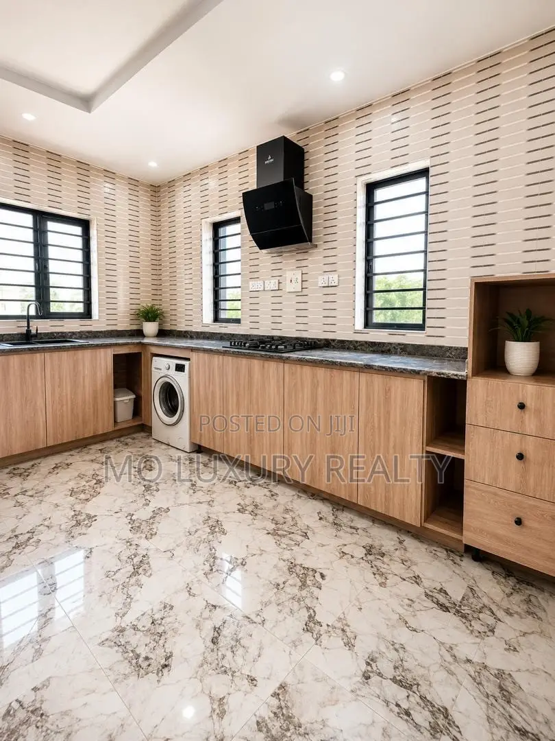 3bdrm Townhouse / Terrace in Chevron for rent in Chevron