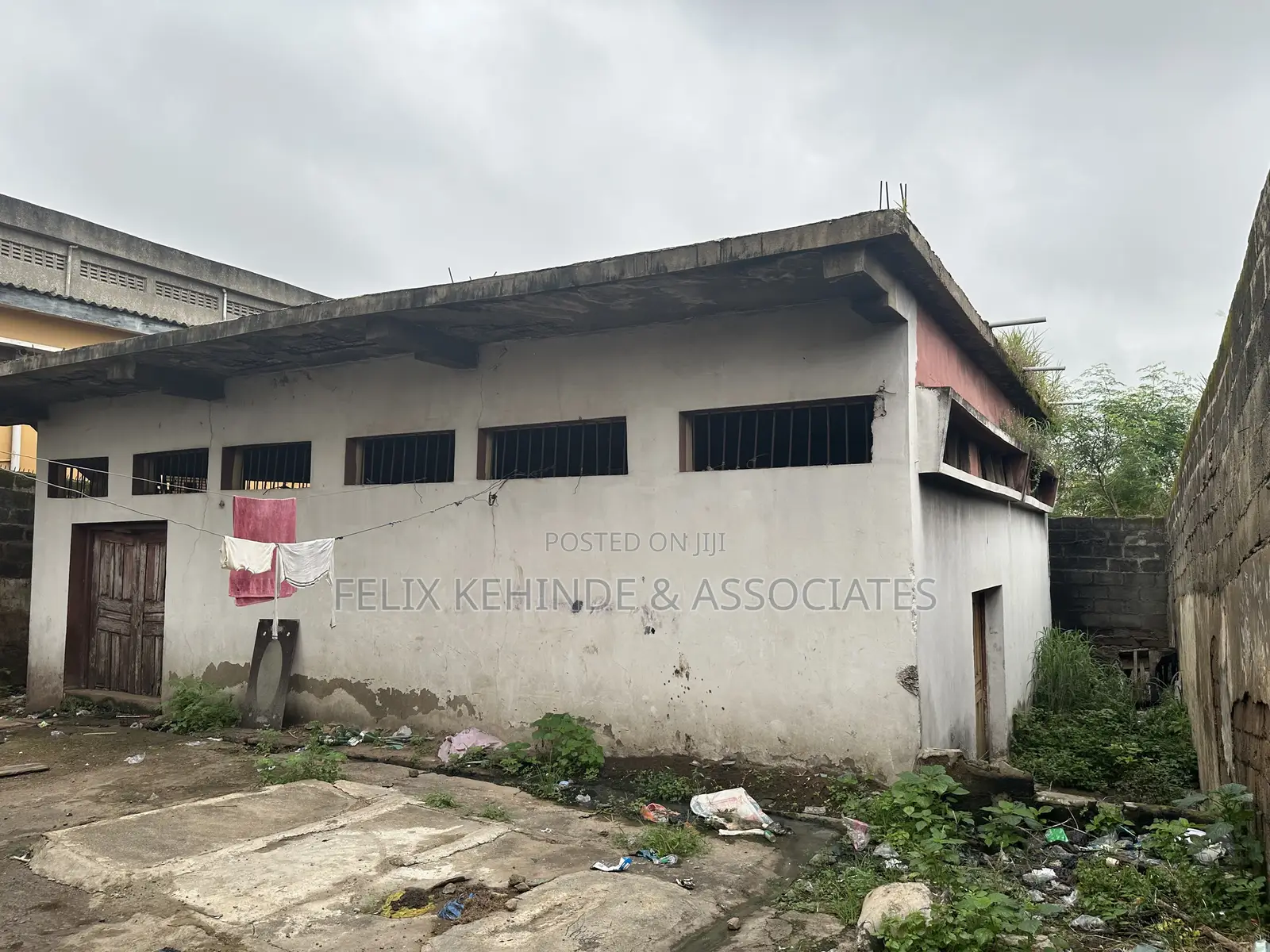 20bdrm Block of Flats in Fatima Bus Stop, Apata for sale in Apata