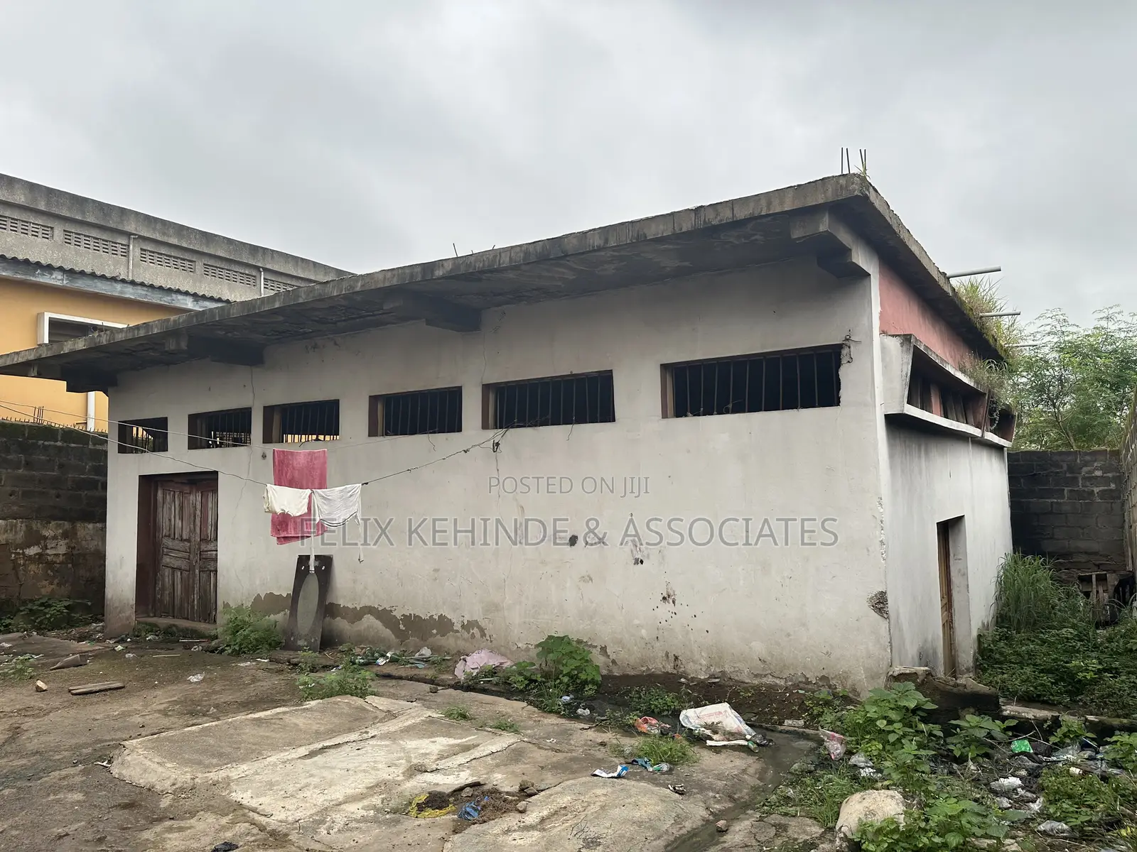 20bdrm Block of Flats in Fatima Bus Stop, Apata for sale in Apata