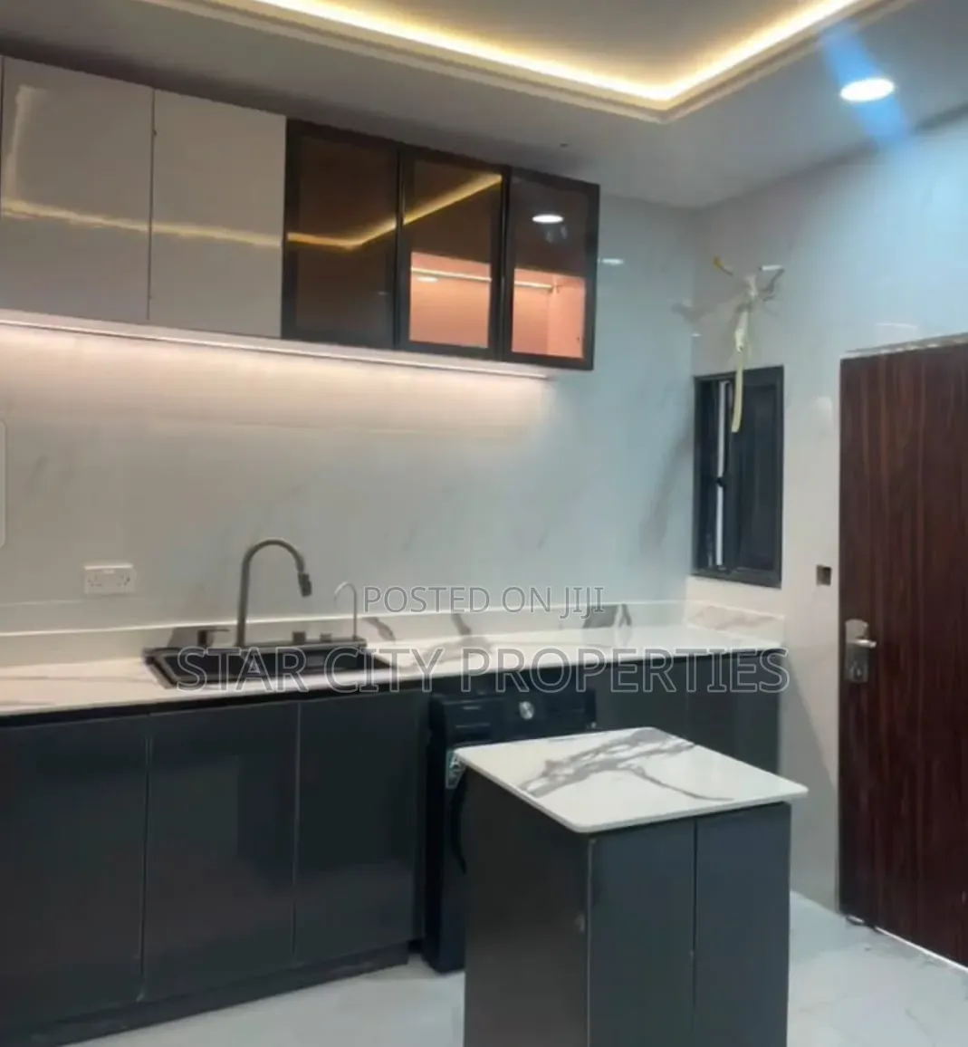 3bdrm Apartment in Ikeja Gra Lagos for rent in Ikeja GRA
