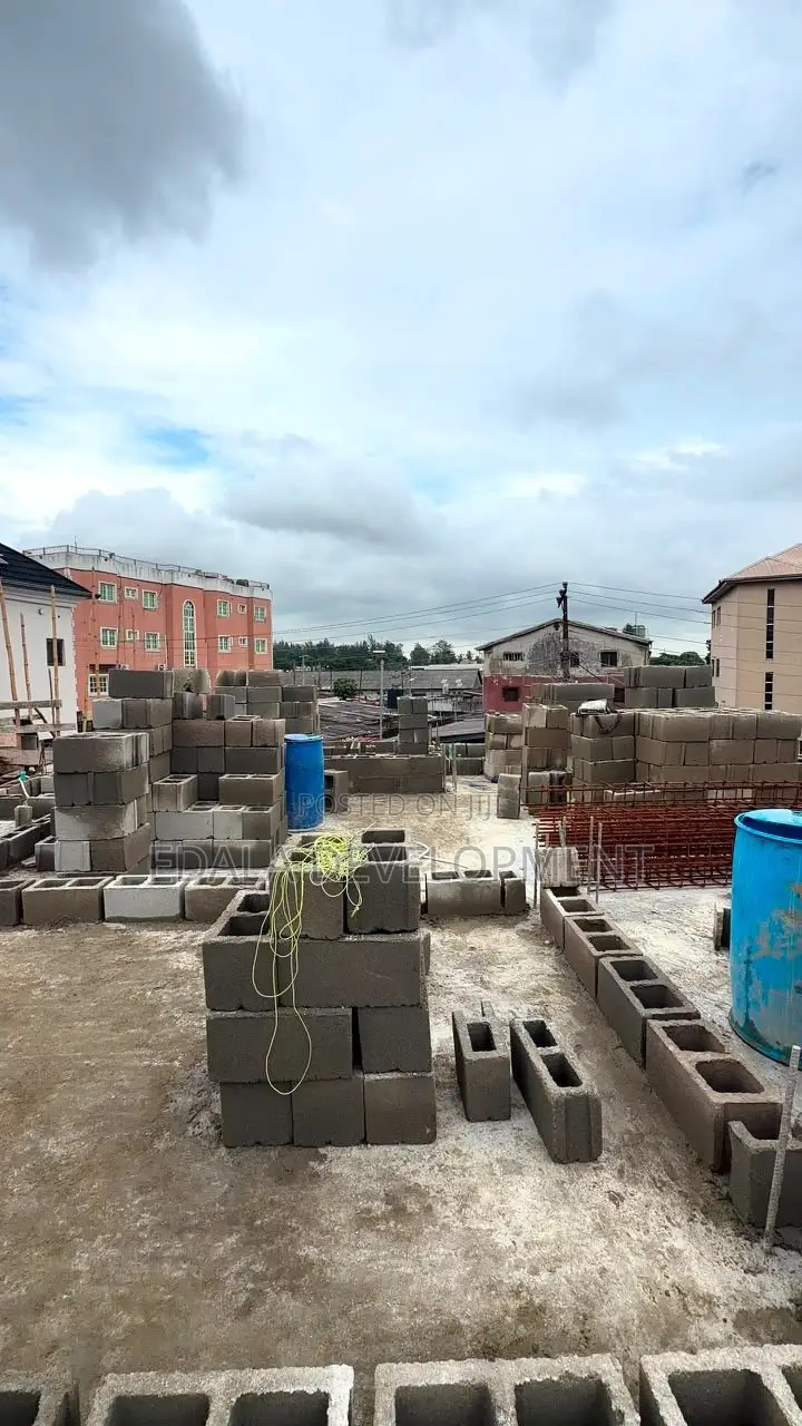 2bdrm Apartment in Alausa for sale in Alausa