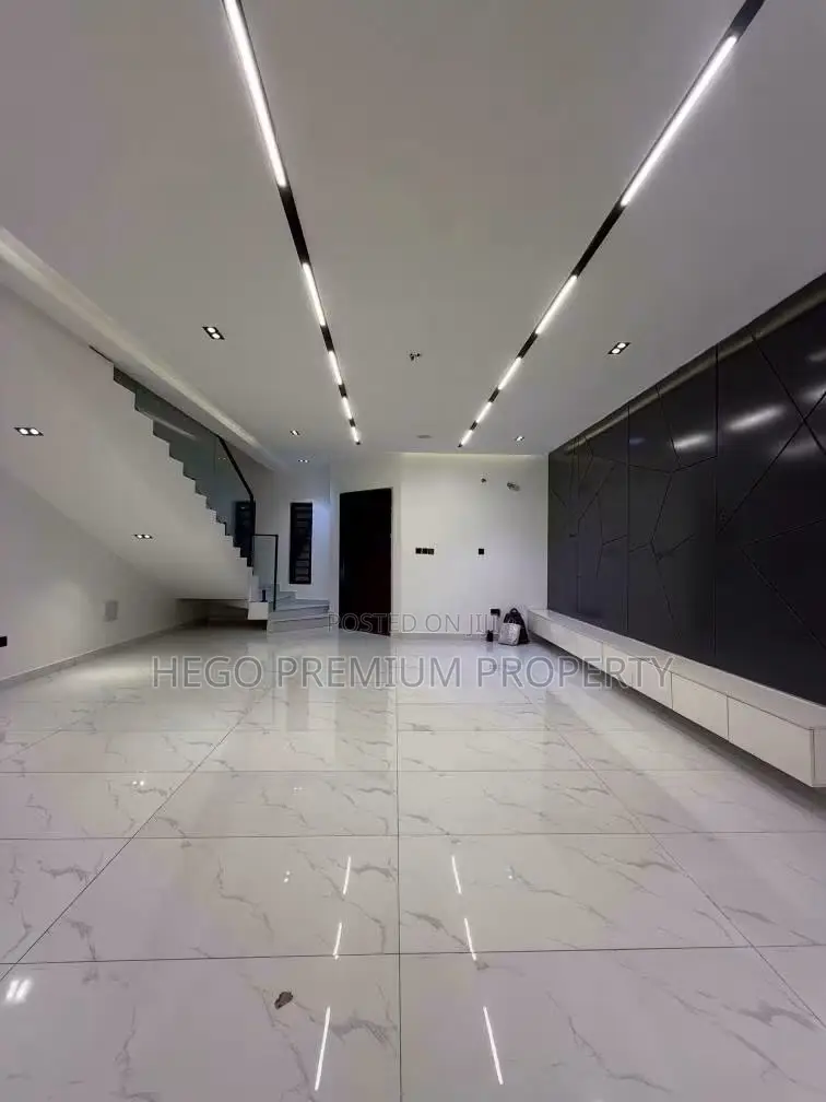 4bdrm Duplex in Woji Estate for sale in Woji