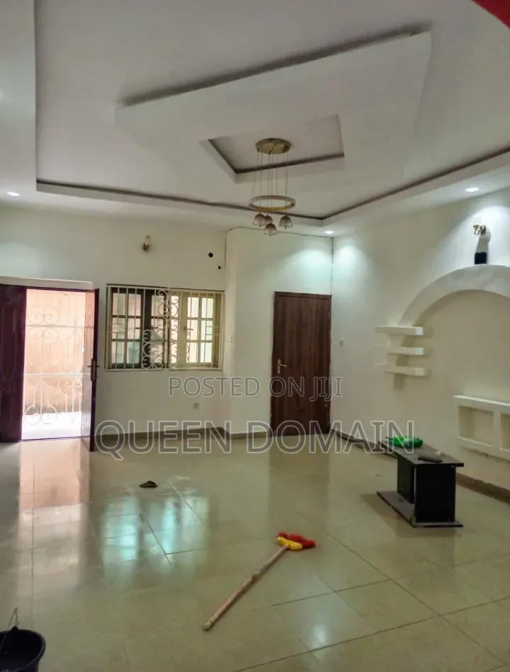 3bdrm Block of Flats in Paradise Estate for rent in Graceland Estate