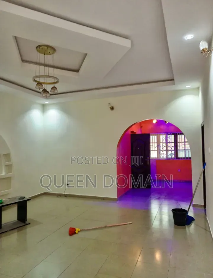 3bdrm Block of Flats in Paradise Estate for rent in Graceland Estate