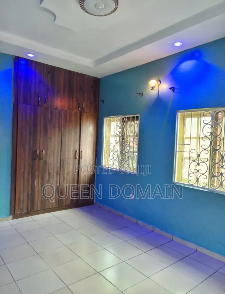 3bdrm Block of Flats in Paradise Estate for rent in Graceland Estate