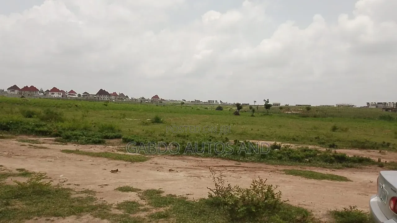Rail View Residence in Idu