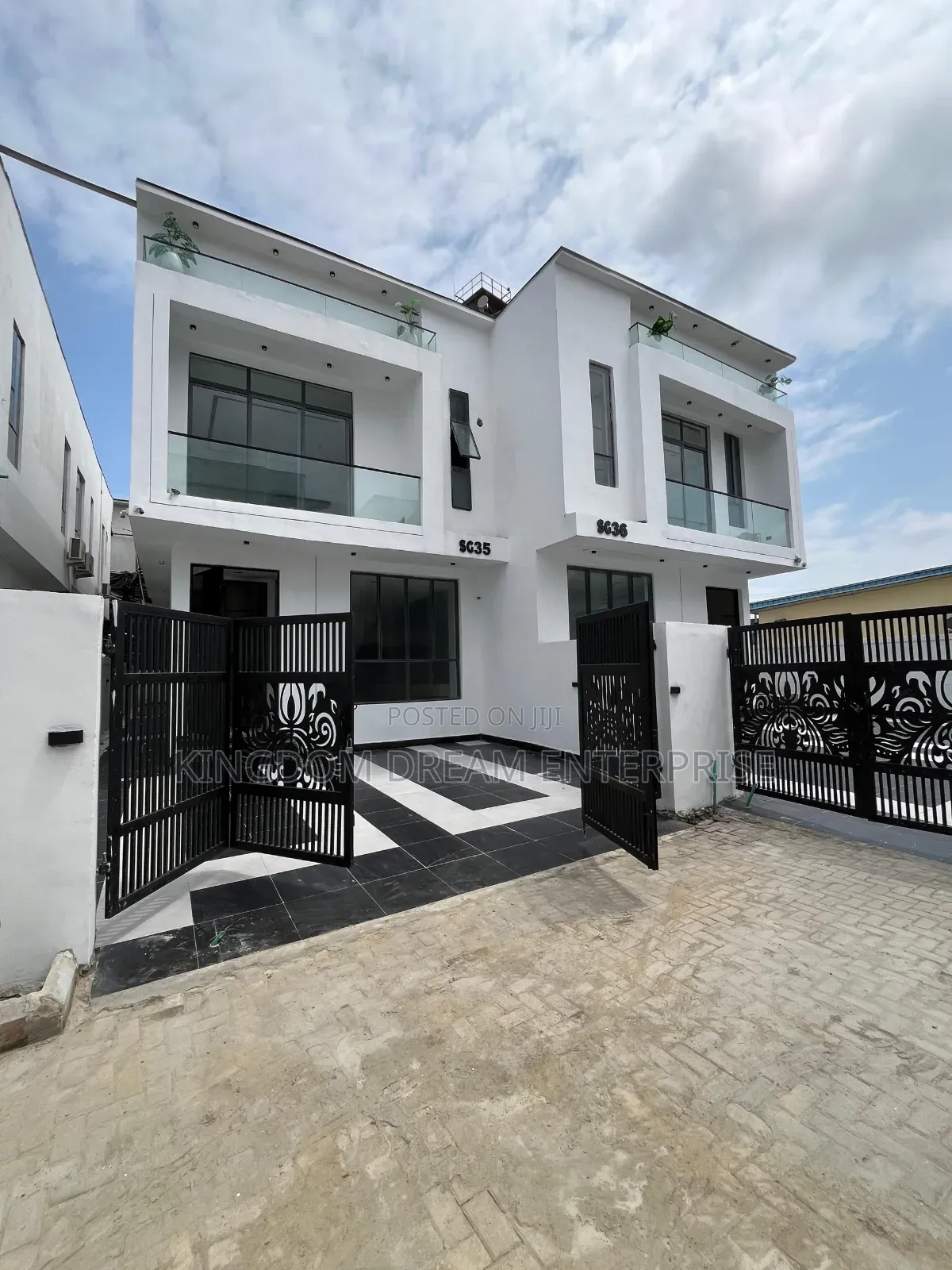 5bdrm Duplex in Chevron Drive Lekki for sale in Chevron