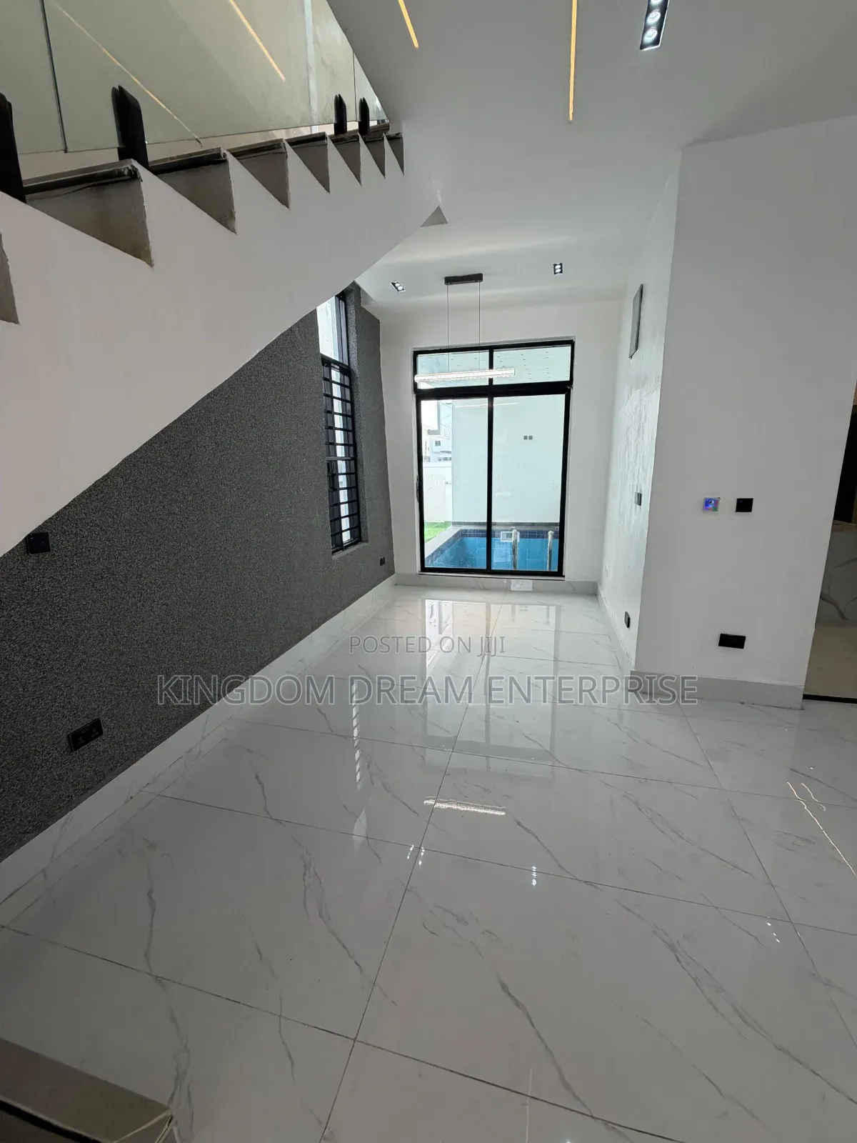 5bdrm Duplex in Chevron Drive Lekki for sale in Chevron