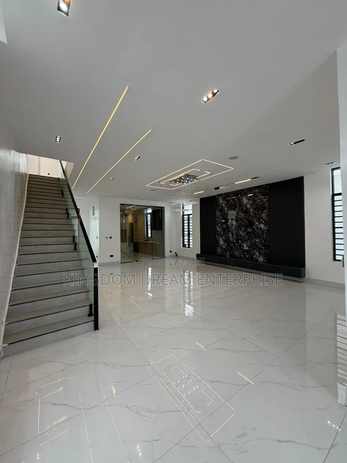 5bdrm Duplex in Chevron Drive Lekki for sale in Chevron
