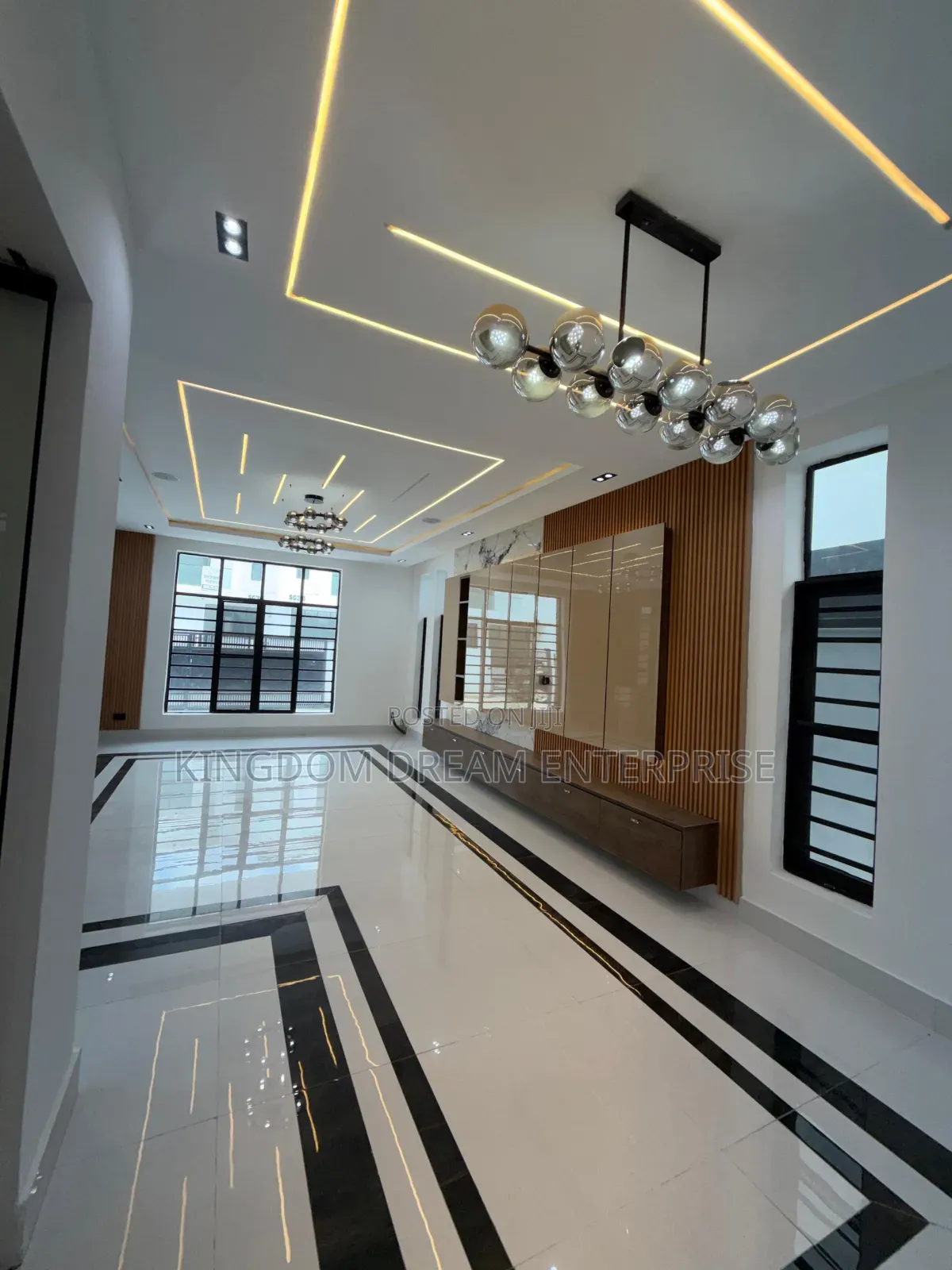 5bdrm Duplex in Chevron Drive Lekki for sale in Chevron