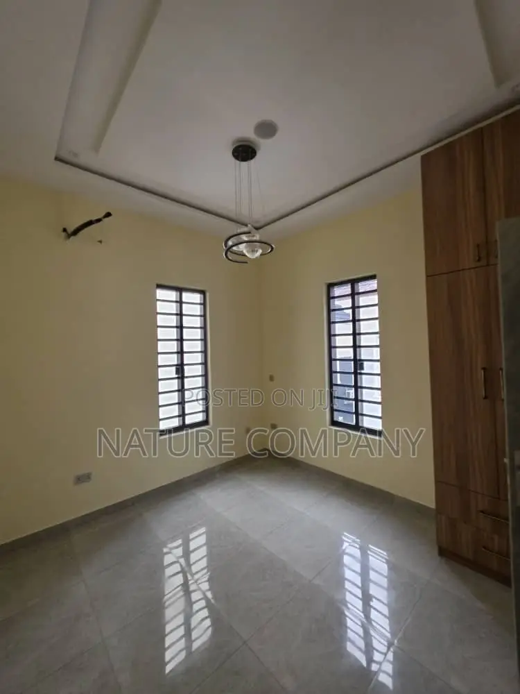 5bdrm Duplex in Omole Phase 2 for rent in Omole Phase 2