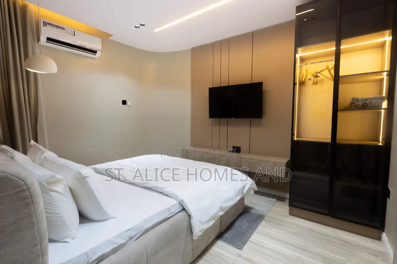 Thelook Coosy 2 Bedroom Apartment With Washing Machine and PS5 in Omole Phase 1