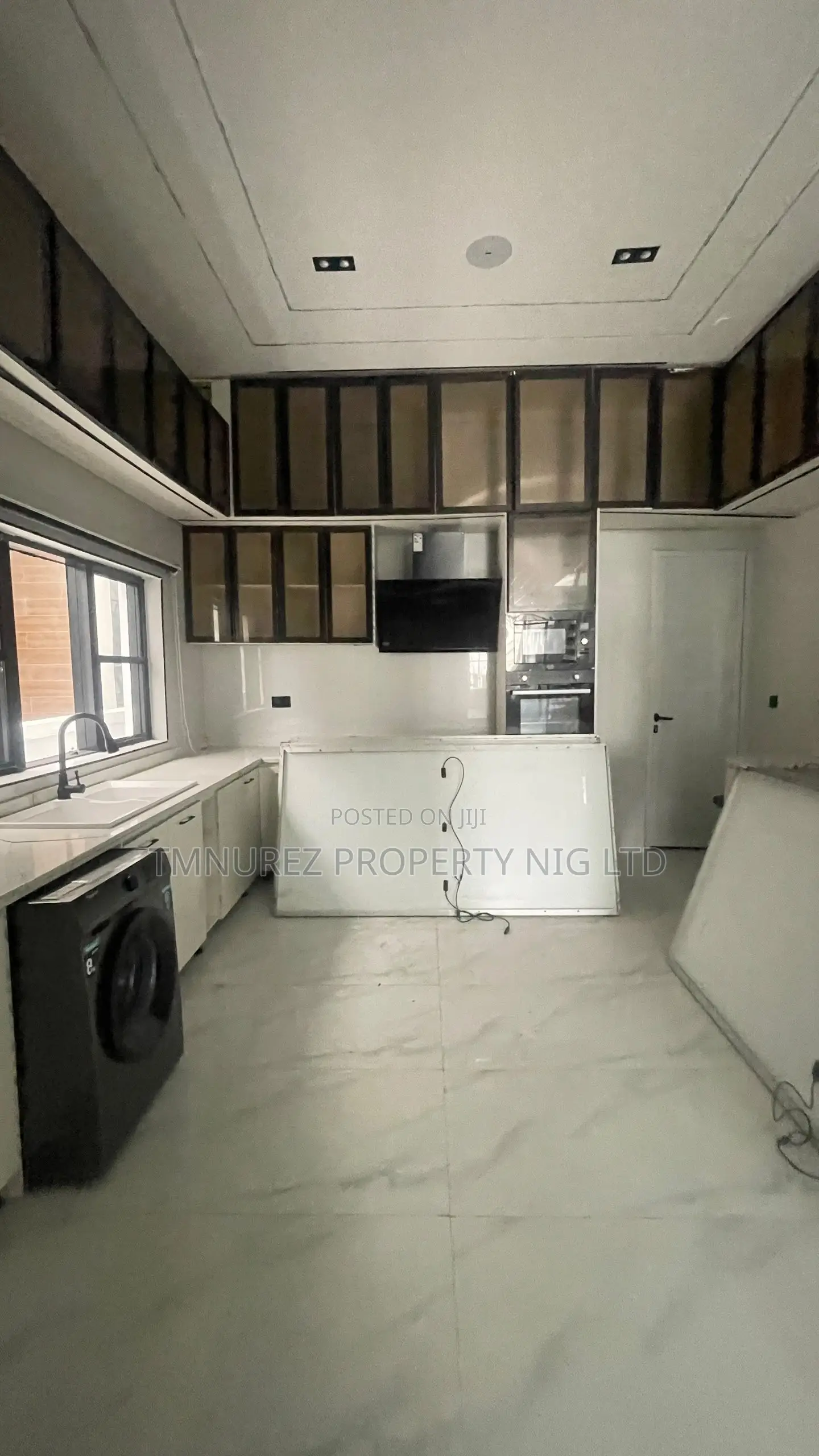 5bdrm Duplex in Chevron for sale in Chevron