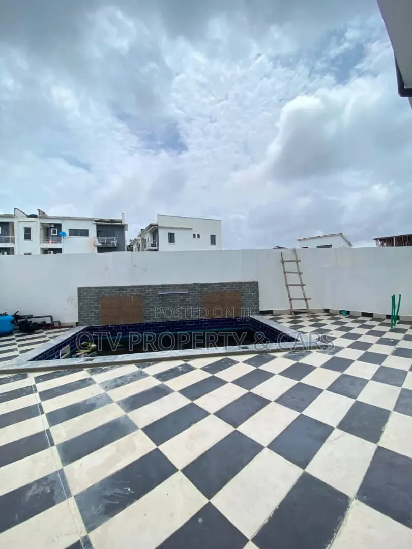 4bdrm Duplex in Lekki Expressway for sale in Lekki Expressway