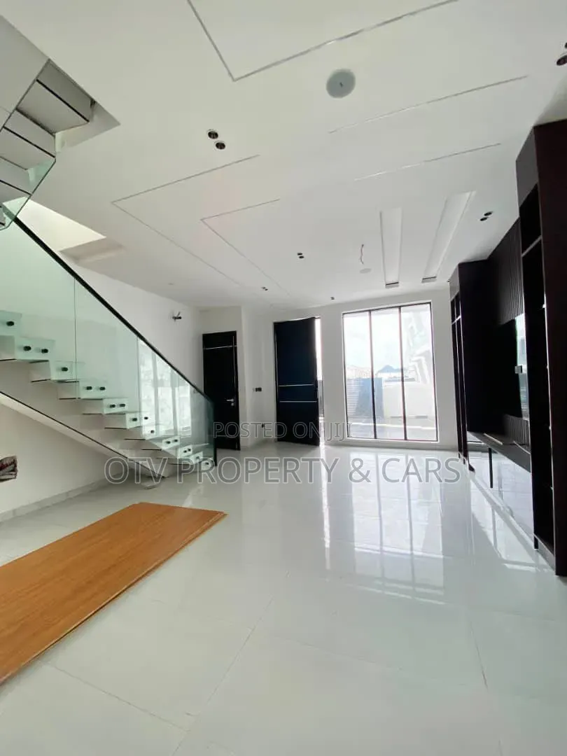 4bdrm Duplex in Lekki Expressway for sale in Lekki Expressway