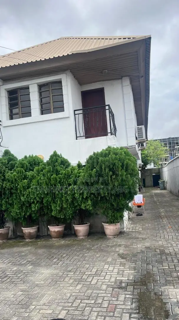 7 Bedrooms Duplex for Rent in Lekki Phase 1