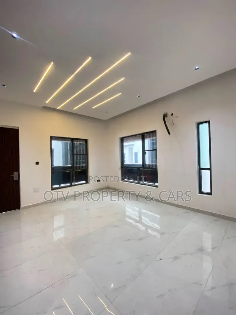 5bdrm Duplex in Ologolo for sale in Ologolo