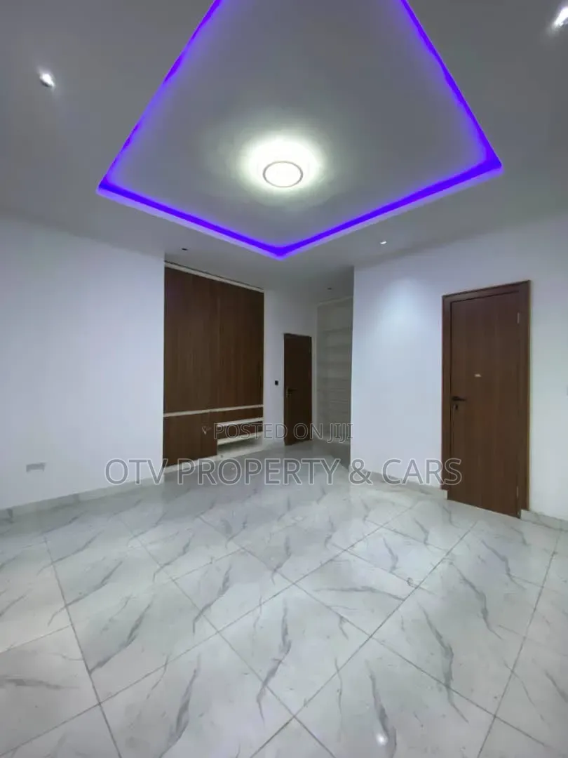 5bdrm Duplex in Ologolo for sale in Ologolo