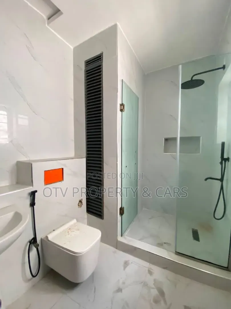 5bdrm Duplex in Ologolo for sale in Ologolo