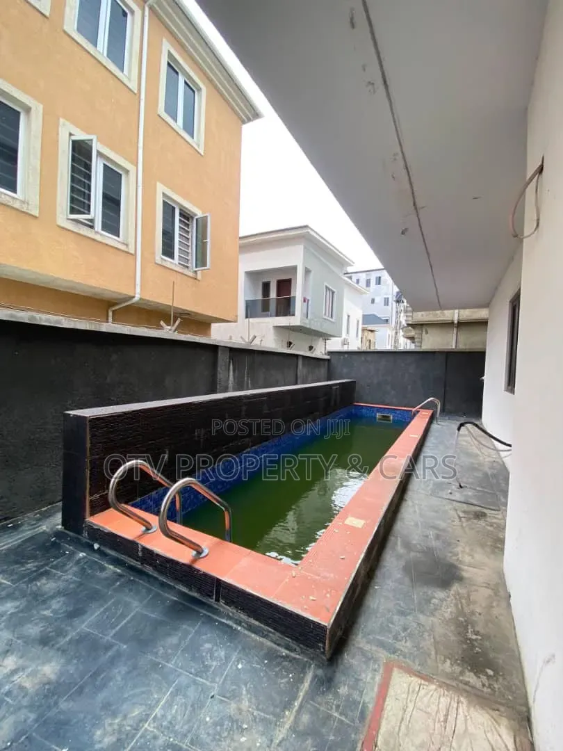 5bdrm Duplex in Ologolo for sale in Ologolo