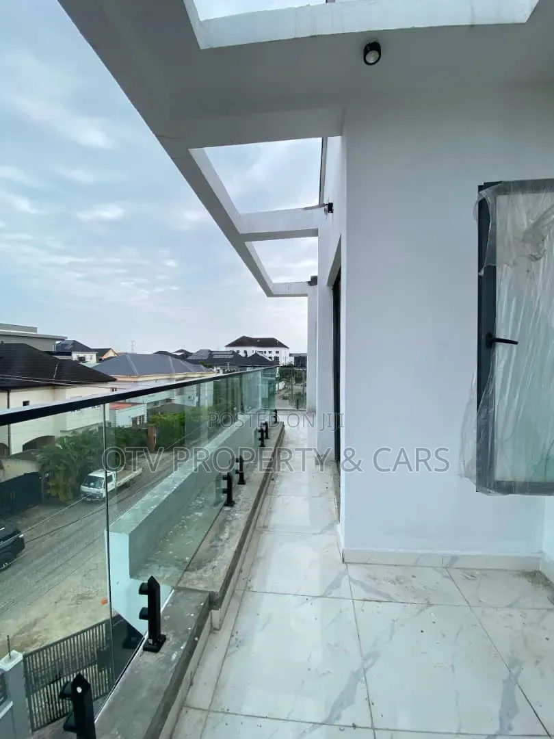5bdrm Duplex in Idado for sale in Idado