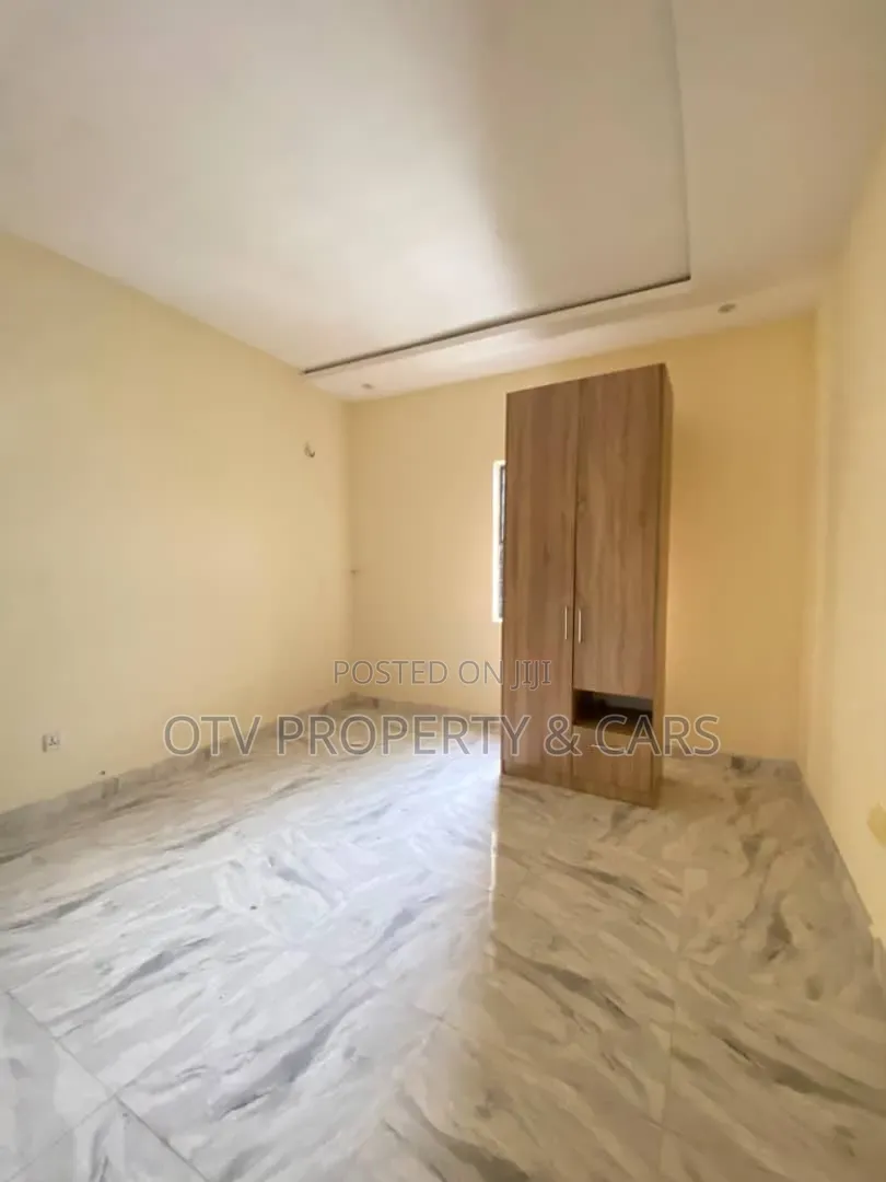 5bdrm Duplex in Idado for sale in Idado