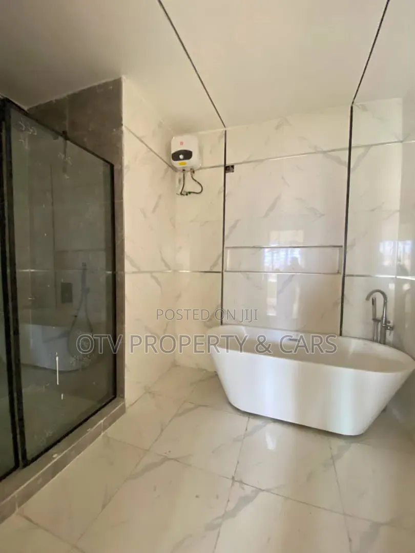 5bdrm Duplex in Idado for sale in Idado